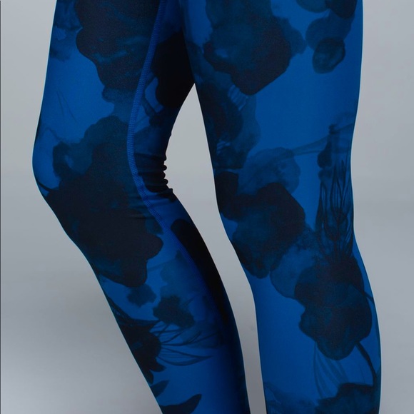 Lululemon Wunder Under Leggings - Picture 5 of 8